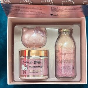 Hello Kitty Pink Rose Crystal Body Scrub & Bath Salt Gift Set